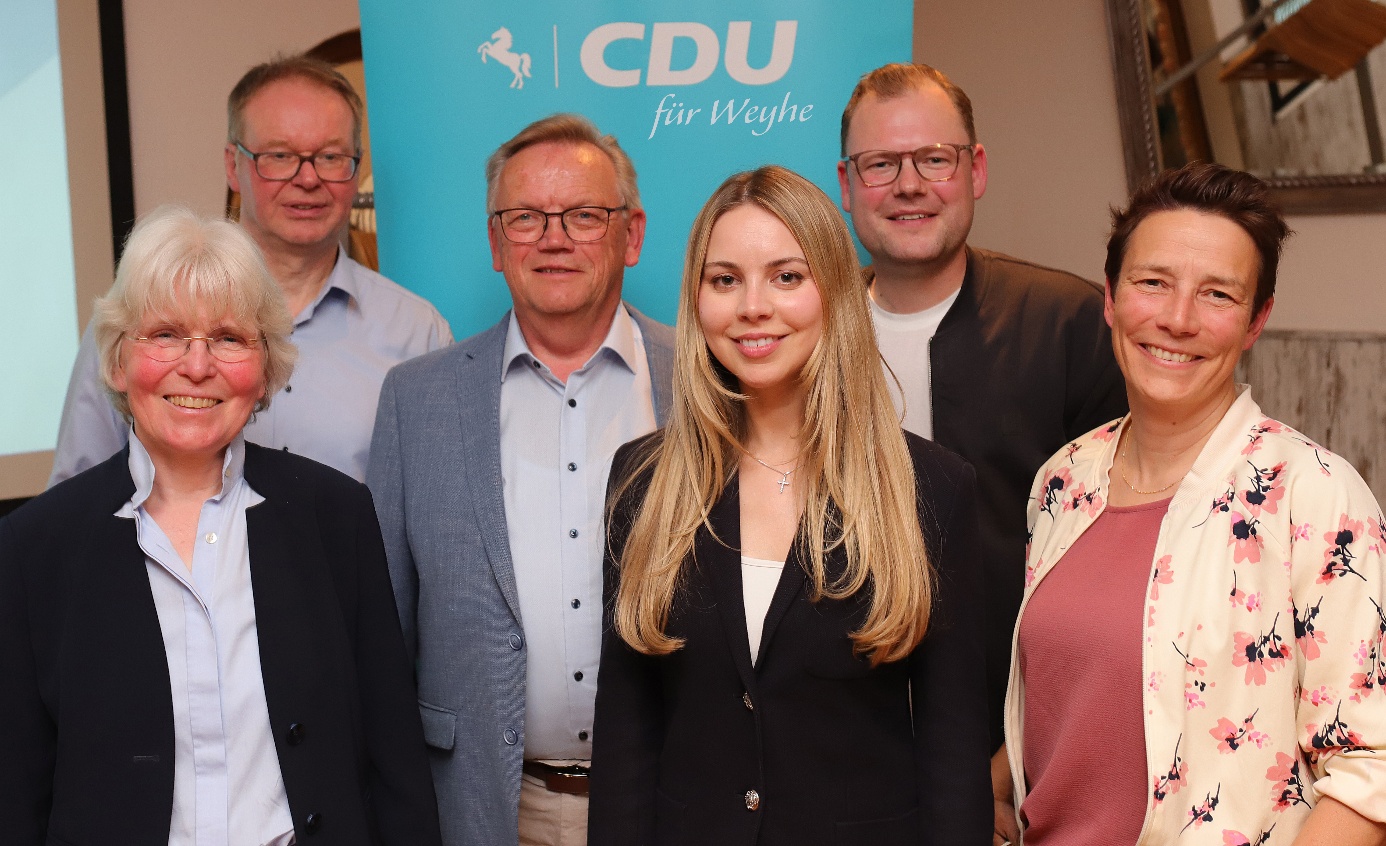 Die Kandidaten der CDU Weyhe auf den vorderen Listenpl�tze: (v.l.) Dr. Helgard Struckmeier, Bernd Brickmann, Heino Hildebrand, Yasmine Goldschmidt, Dennis Thomann, Janine Greulich � CDU Weyhe (Harald Nienaber)